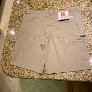 Eddie Bauer Men’s Rainier 10’ Tech Short